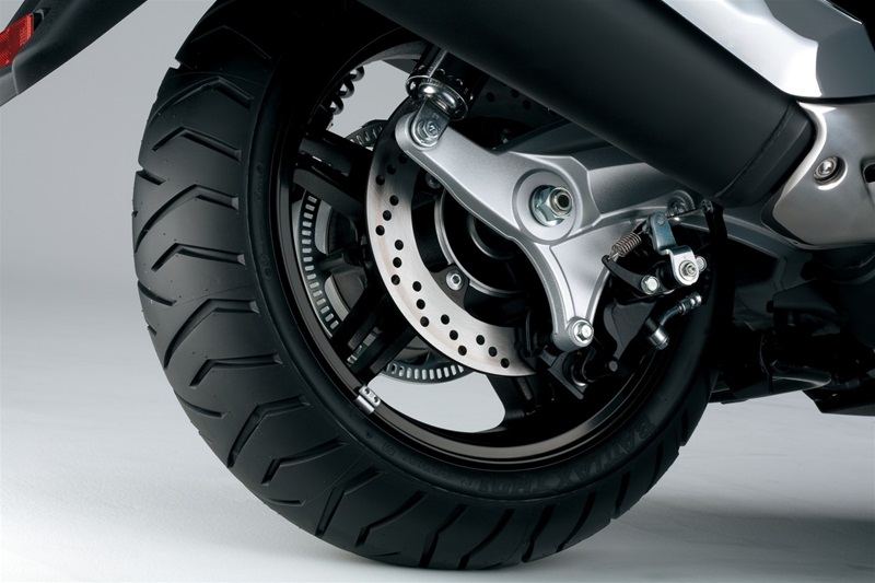 Фото скутера Suzuki Burgman 650 Executive